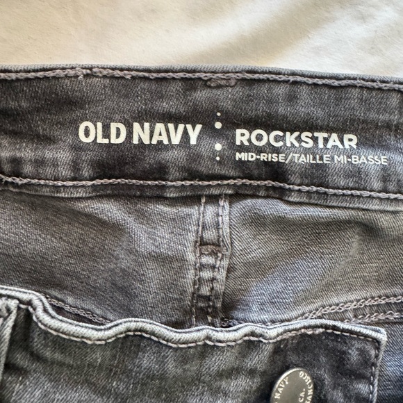 Old Navy Women's Charcoal mid-rise jeans. Inseam 29”rise10” - Picture 4 of 7